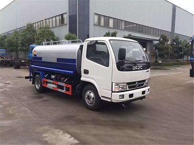 城市脉动中的守护者 洒水车与压缩垃圾车