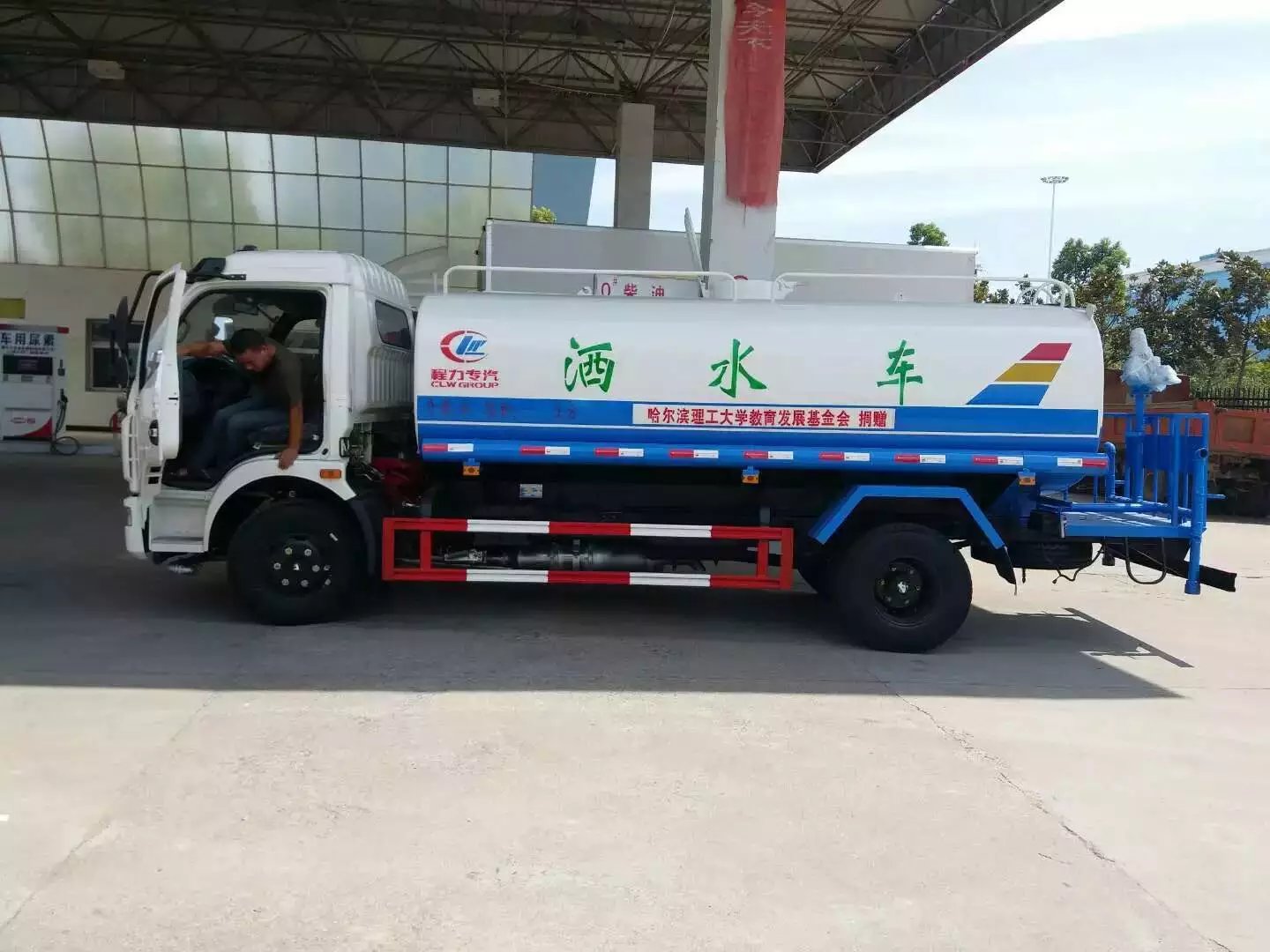 专业工地洒水车厂家直销 一站式解决方案，助力绿色施工